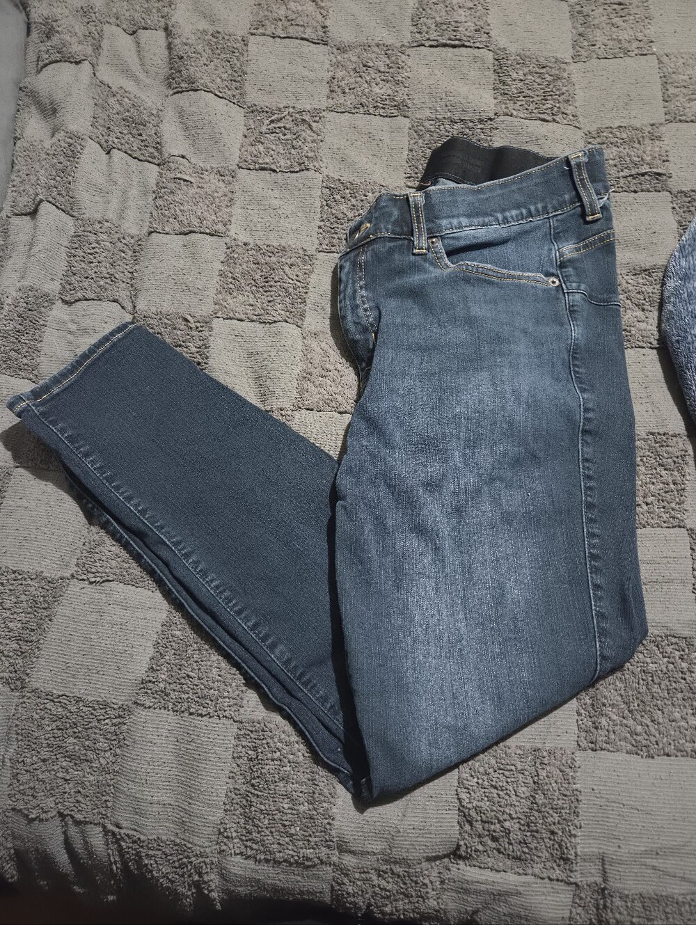 Women's Skinny Jeans in Dark Blue Denim